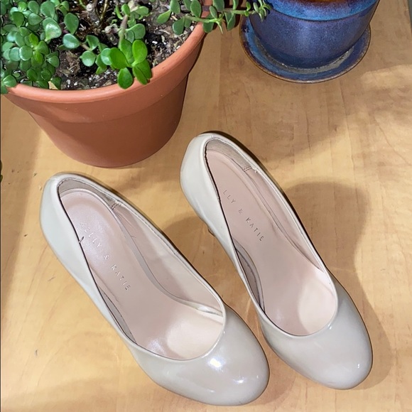 Nude Pumps - Picture 2 of 3